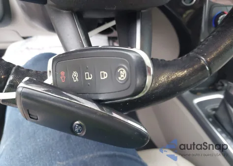 2017 Ford Escape Titanium z USA, uszkodzony, nr VIN 1FMCU9J99HUE29043